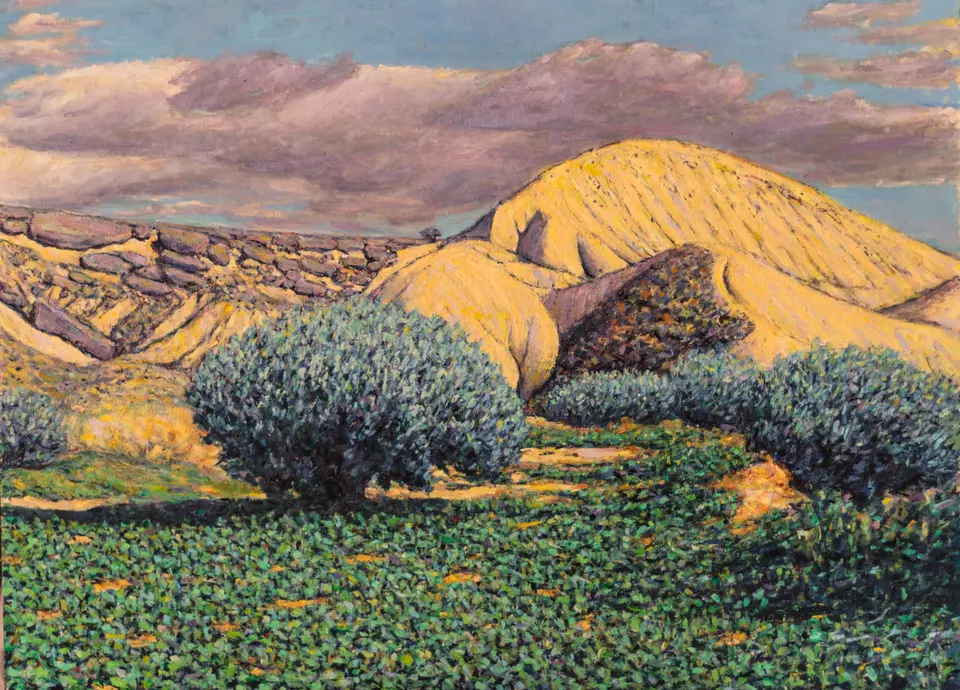 Cerro amarillo y olivos