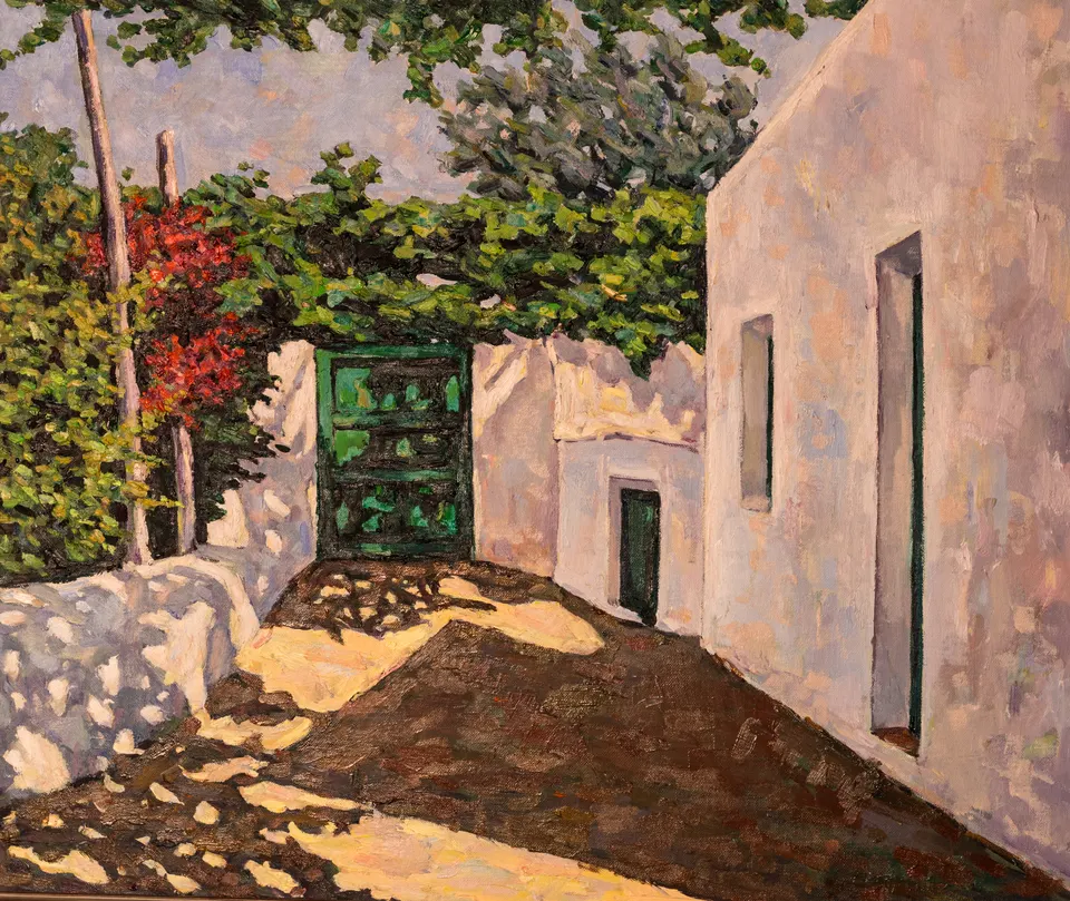 Callejón con puerta verde